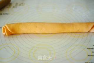 胡萝卜花卷的做法步骤：3