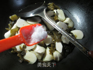 酸菜煮茭白的做法步骤：5
