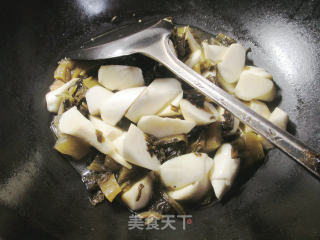 酸菜煮茭白的做法步骤：7
