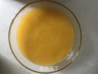新手一次成功的6寸芒果慕斯蛋糕的做法步骤：5