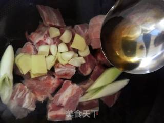 糖醋排骨的做法步骤：2