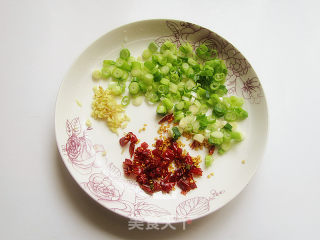 毛豆炒雪菜的做法步骤：1