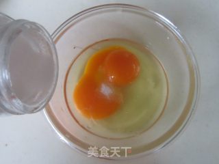 猪肚菇番茄蛋花汤的做法步骤：2