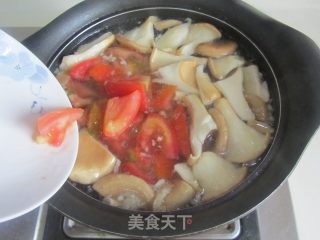 猪肚菇番茄蛋花汤的做法步骤：6