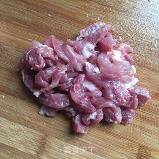 洋葱香干炒肉丝的做法步骤：1