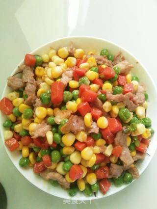 豌豆玉米胡萝卜肉丁的做法步骤：1