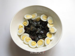 田园杂蔬禽蛋拌白肉的做法步骤：3