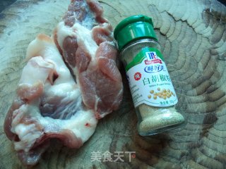 胡椒煨肉的做法步骤：1