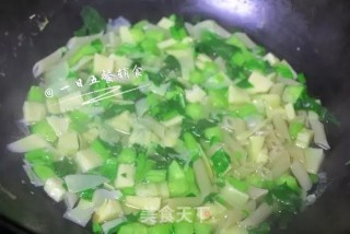 冬笋高汤蔬菜面—鲜美清淡的做法步骤：1