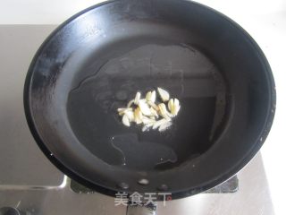 红椒炒南瓜丝的做法步骤：2