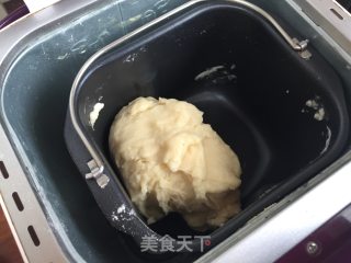 红豆沙蛋黄酥的做法步骤：2