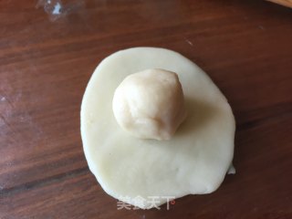 红豆沙蛋黄酥的做法步骤：12