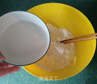 韭菜盒子的做法步骤：2