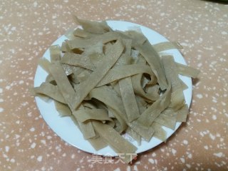 韭菜粉皮汤的做法步骤：2