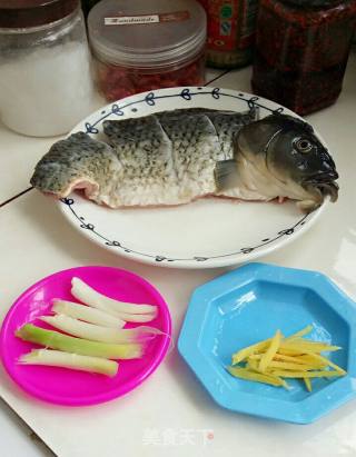 清蒸罗非鱼的做法步骤：1