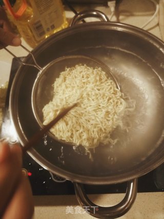 凉拌面（只需3分钟）的做法步骤：3