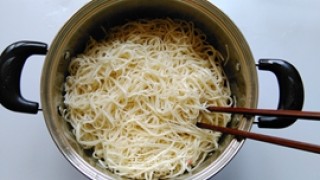 辣味鸡丁拌冷面的做法步骤：6