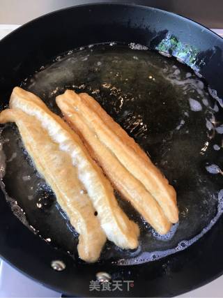 蓬松简单易做油条的做法步骤：12