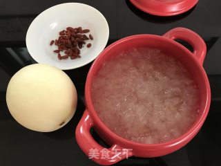 甜瓜枸杞银耳羹的做法步骤：1