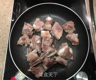 糖醋排骨的做法步骤：2