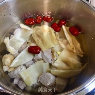 滋补养颜汤的做法步骤：4