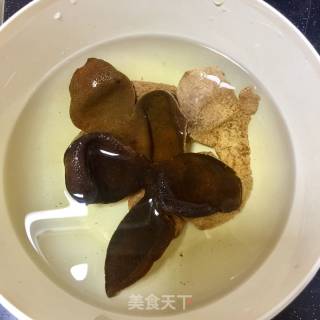 陈皮焗排骨的做法步骤：1