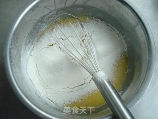 八寸肉松戚风蛋糕的做法步骤：2