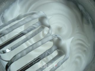 八寸肉松戚风蛋糕的做法步骤：4