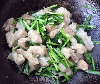 韭菜炒肉燕的做法步骤：7