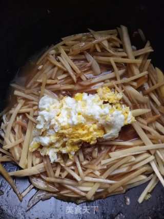 土豆炒鸡蛋的做法步骤：2