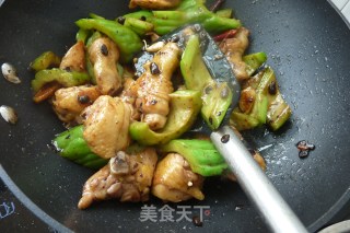 苦瓜烧鸡腿的做法步骤：11