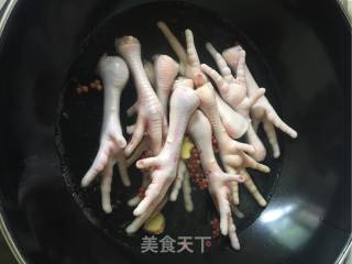 香辣虎皮凤爪的做法步骤：3