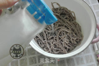 韩式凉拌荞麦面的做法步骤：6