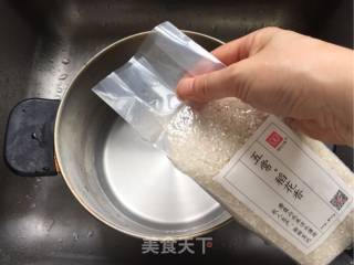 海鲜粥的做法步骤：1