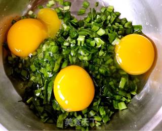 韭菜香肠蛋饼的做法步骤：3