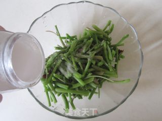 苋菜梗炒鸭脯肉丝的做法步骤：2