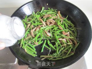 苋菜梗炒鸭脯肉丝的做法步骤：7