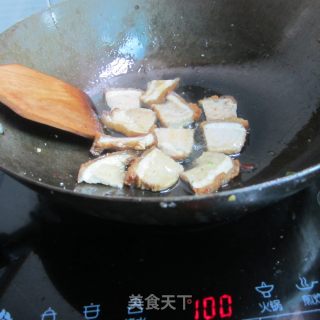 芹菜辣椒酱香肉的做法步骤：2