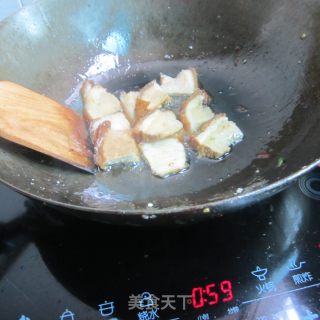 芹菜辣椒酱香肉的做法步骤：3