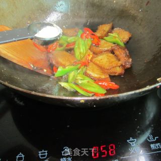 芹菜辣椒酱香肉的做法步骤：8