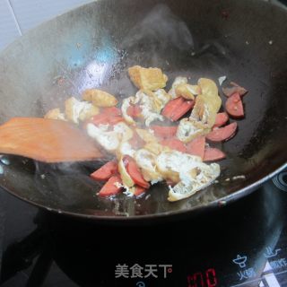香肠油豆腐白菜丝的做法步骤：2