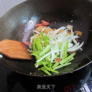 香肠油豆腐白菜丝的做法步骤：4