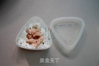 金枪鱼饭团的做法步骤：4