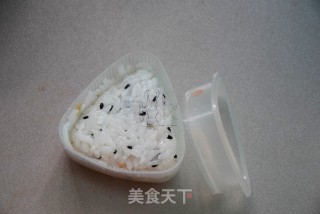 金枪鱼饭团的做法步骤：5