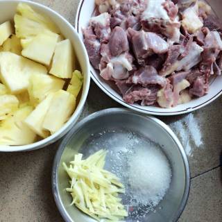 酸甜菠萝鸭肉的做法步骤：1