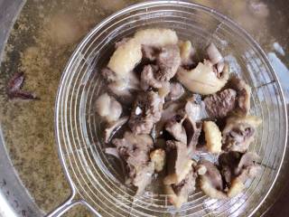 酸甜菠萝鸭肉的做法步骤：3