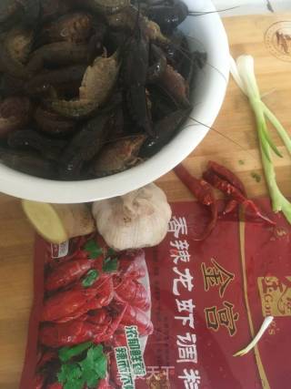 香辣小龙虾的做法步骤：1