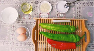 青椒炒鸡蛋的做法步骤：1