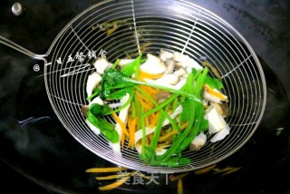 蔬菜虾饼的做法步骤：1