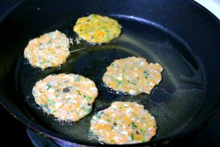 蔬菜虾饼的做法步骤：4